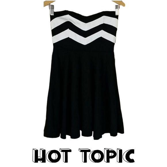 Hot Topic Dresses & Skirts - NEW! Hot Topic Strapless Dress, Black & White Chevron Accent, Size S